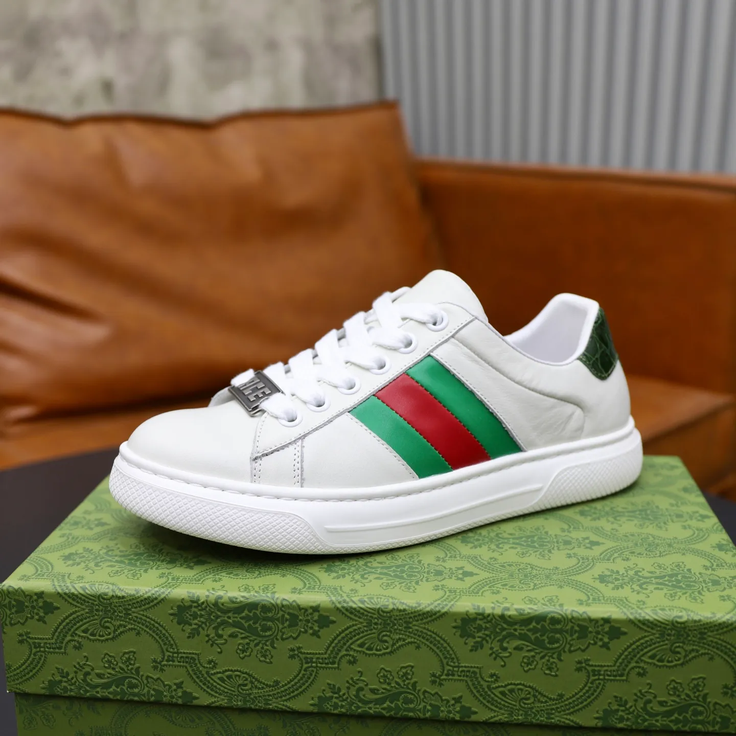 Ex-factory price: 500💰🙅‍♂️🙅‍♂️🙅‍♂️ Brand: Gucci GuCCI Standard code: 38-44 (45 customized) Grade: Same as the official website Material: Original leather splicing Comfortable and breathable pigskin lining Lightweight and wear-resistant sports outsole Style category: Men's fashionable casual shoes Running sneakers Distinguished luxury brand elements Top luxury Color: actual picture color